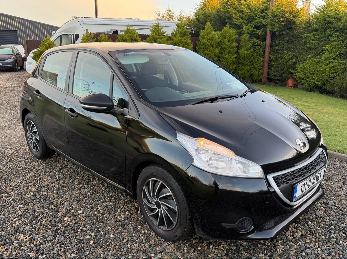 Peugeot 208 - Image 1