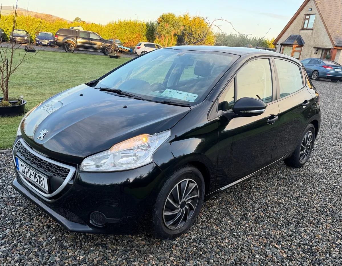 Peugeot 208 - Image 2