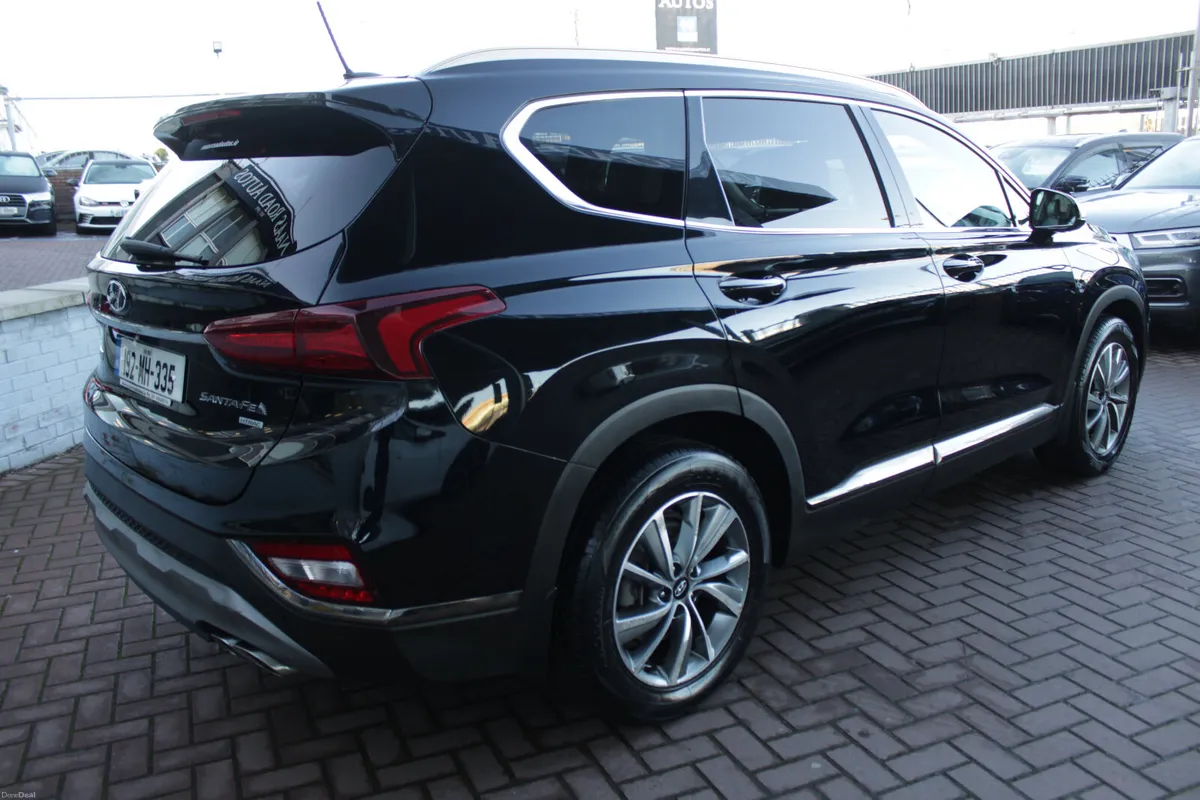 2.2CRDI EXECUTIVE 4WD 7 SEATER - Image 4