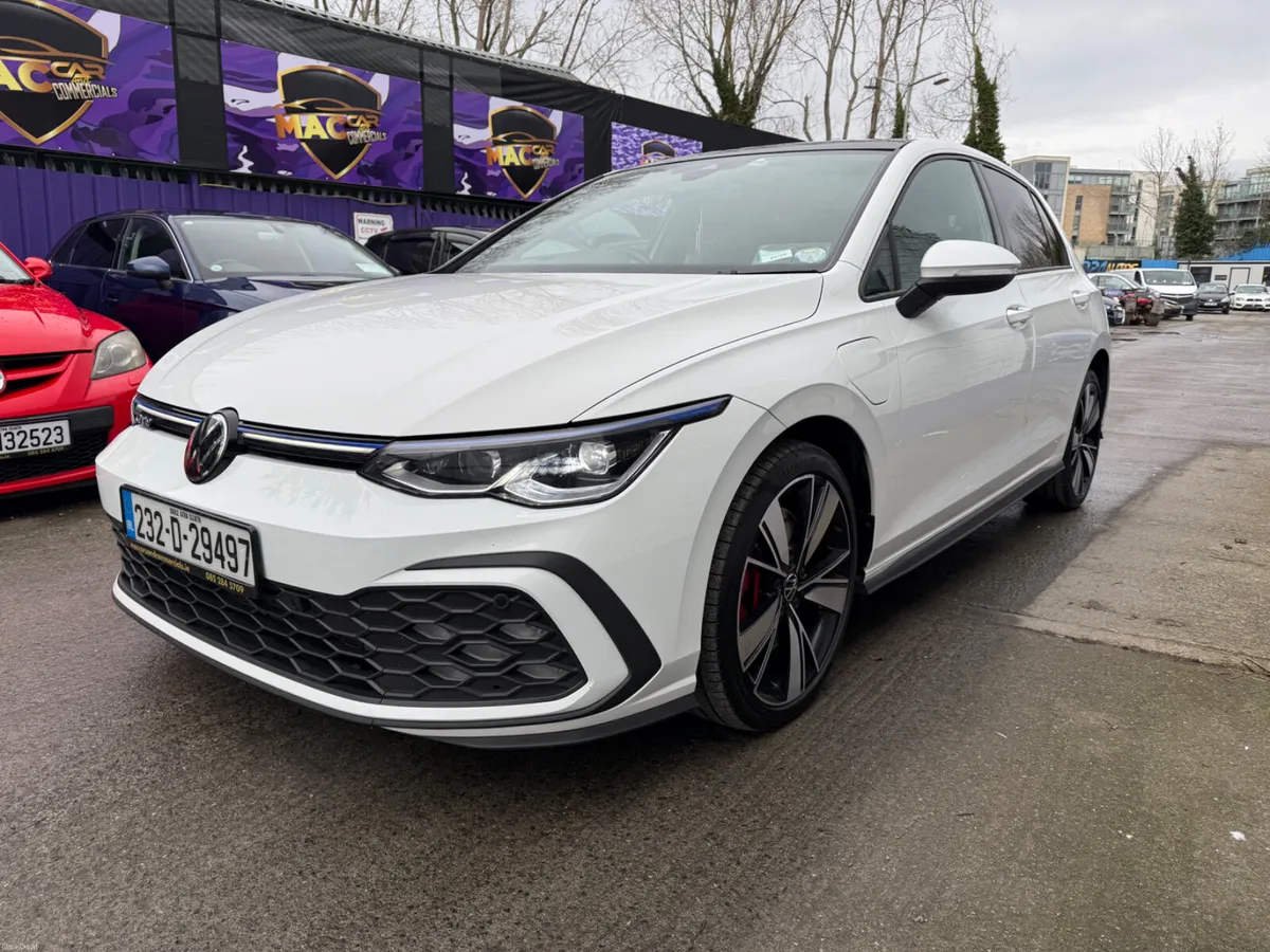 Volkswagen Golf GTE 2023 - Image 3