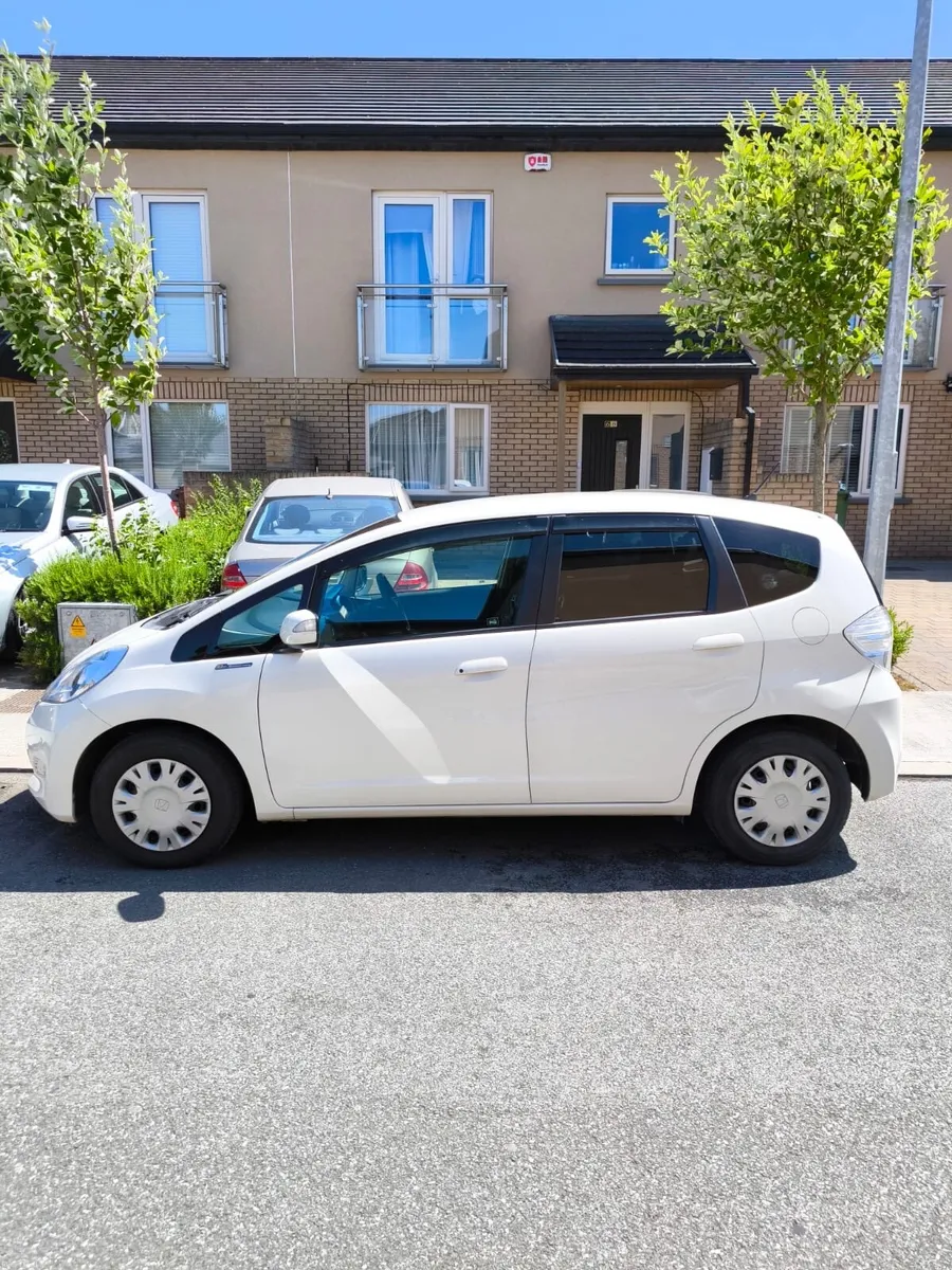 Car  automatic low mileage - Image 4