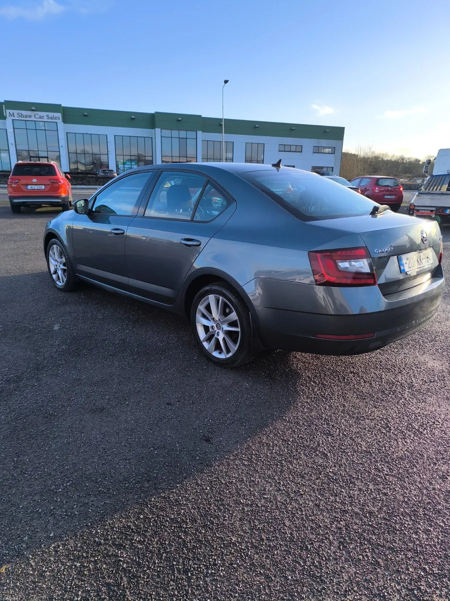 201 Skoda Octavia 1.6 TDI STYLE - Image 2