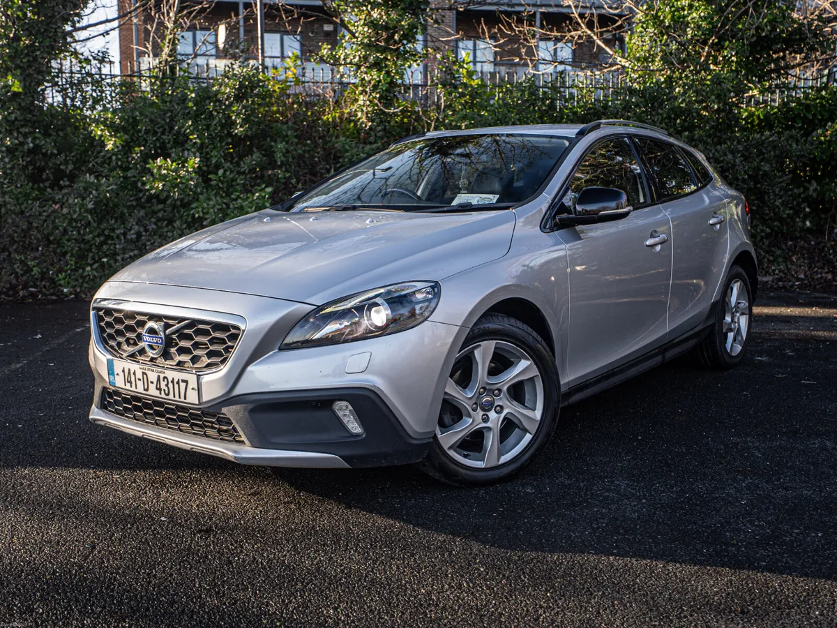Volvo V40 2014 - Image 1