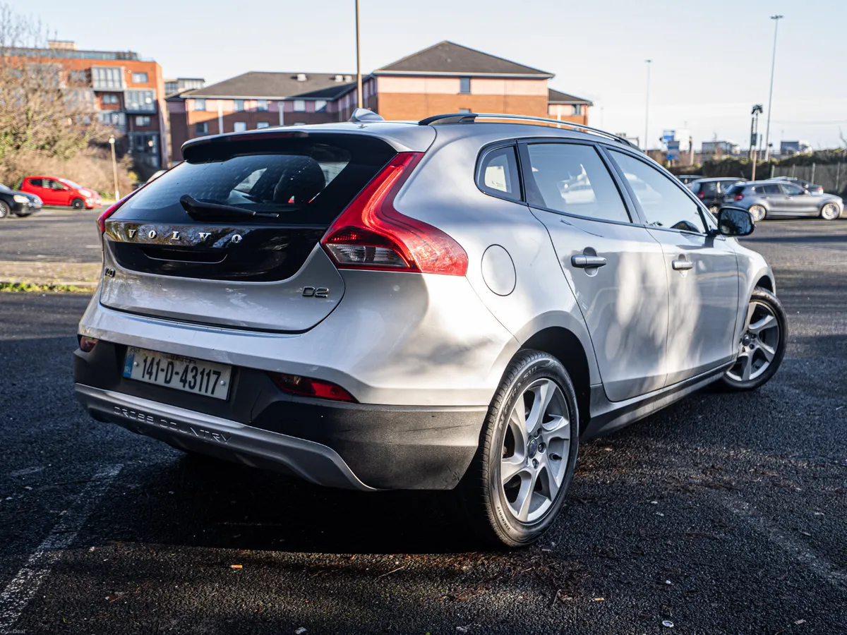Volvo V40 2014 - Image 2