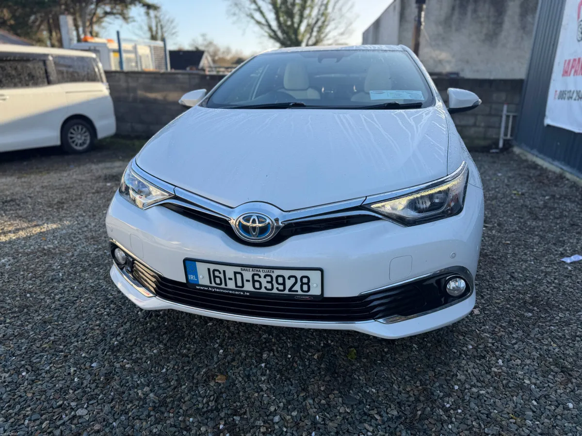 Toyota Auris 2016 - Image 2