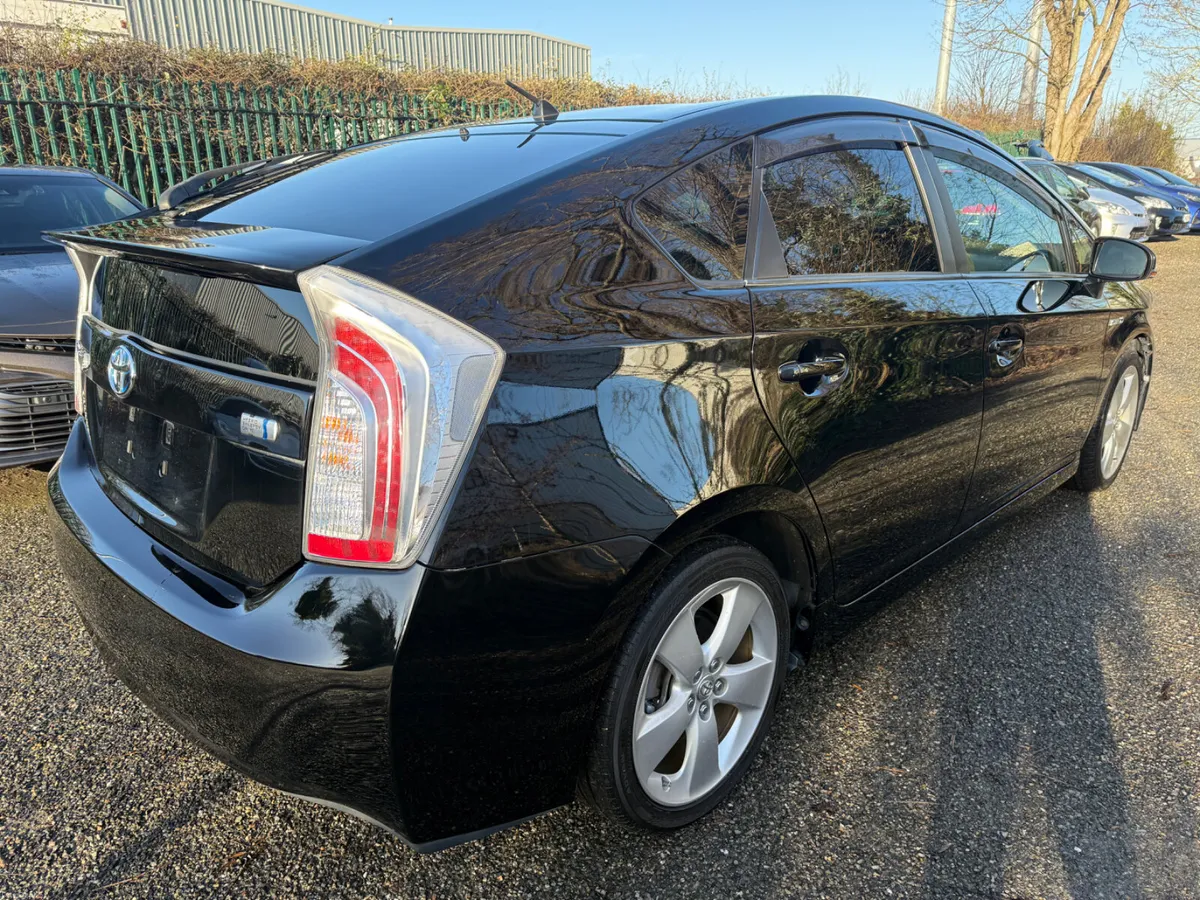 Toyota Prius - Image 4