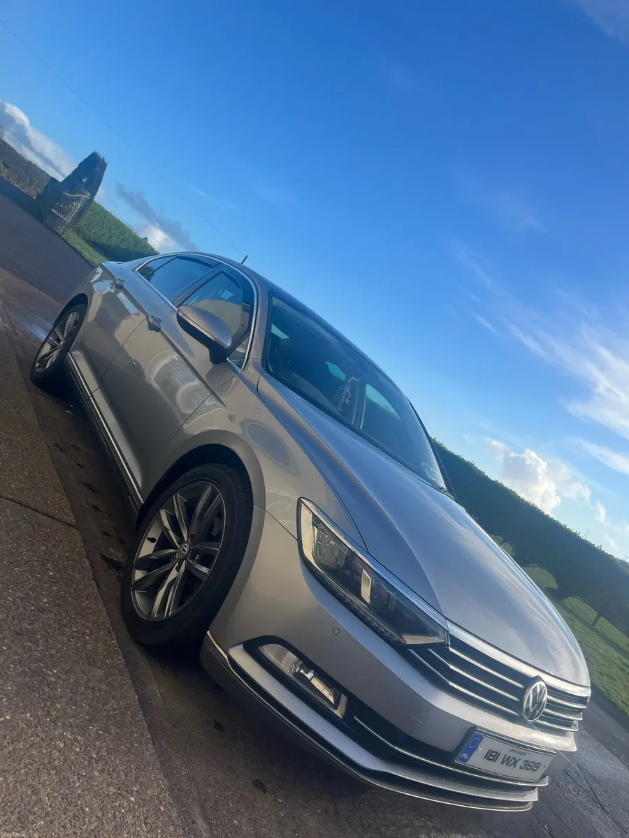 Automatic Volkswagen Passat - Image 1