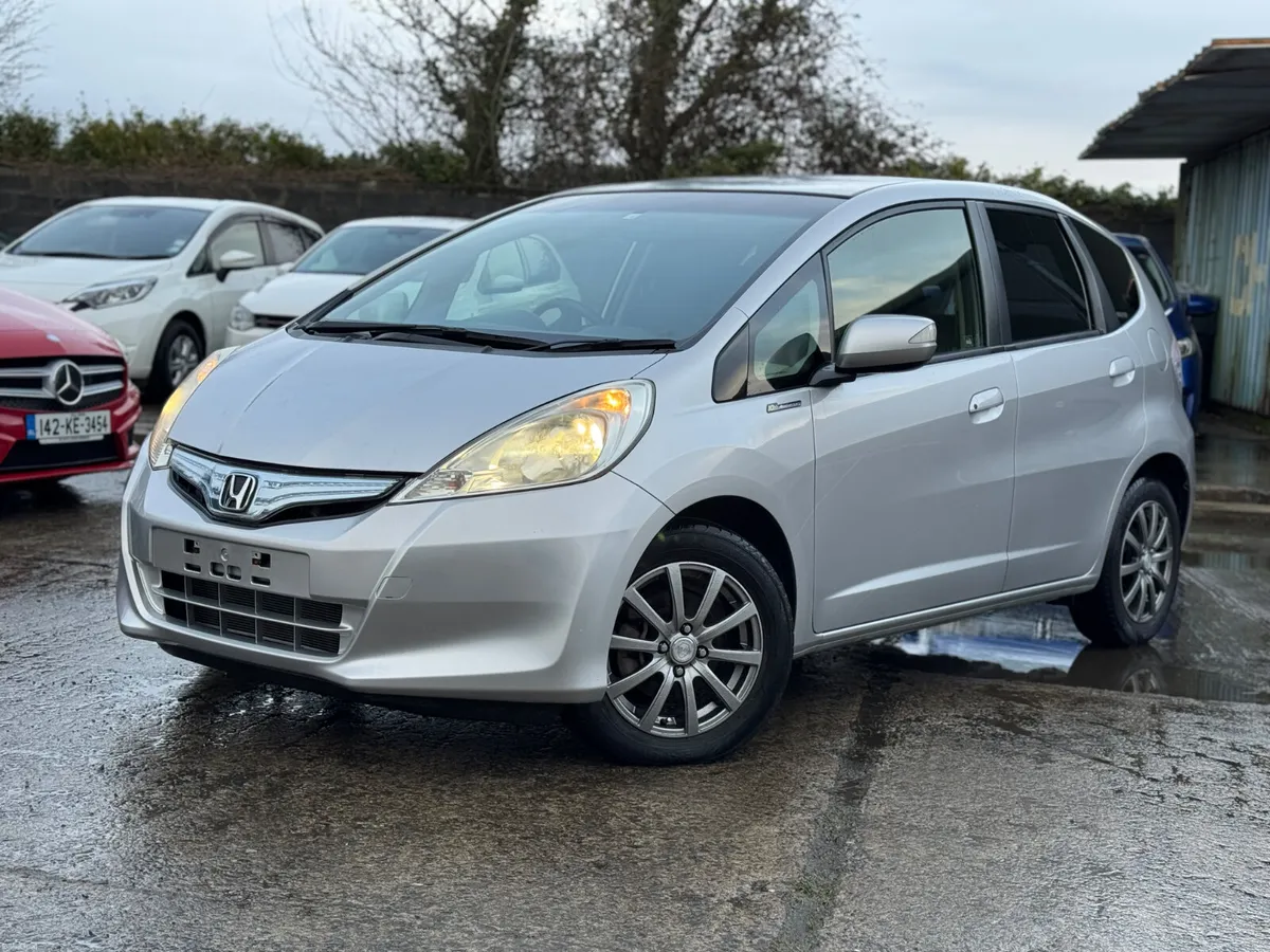 Honda Fit 1.3 Hybrid Auto 27000kms 2012 - Image 4