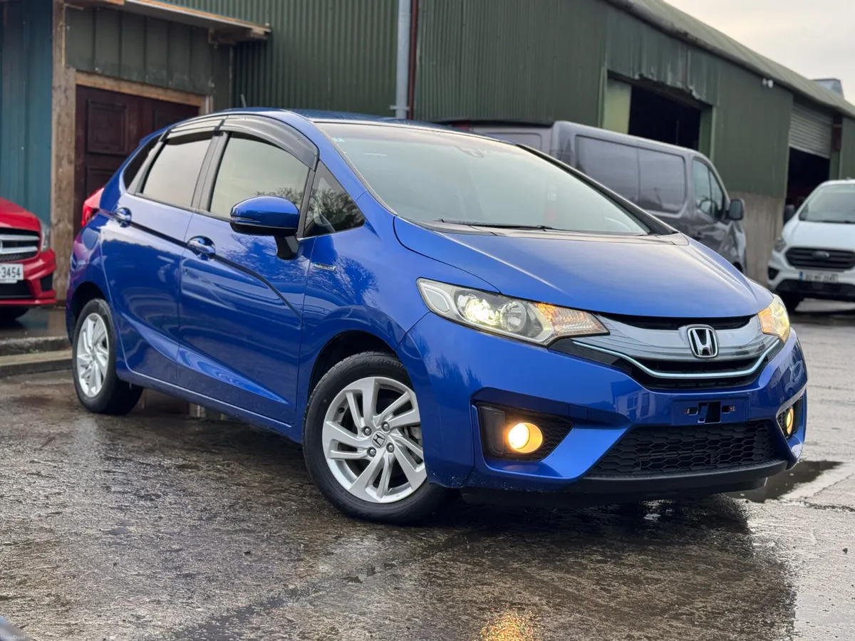 Honda Fit 1.5 Hybrid Auto 45000 KM 2 Keys - Image 1