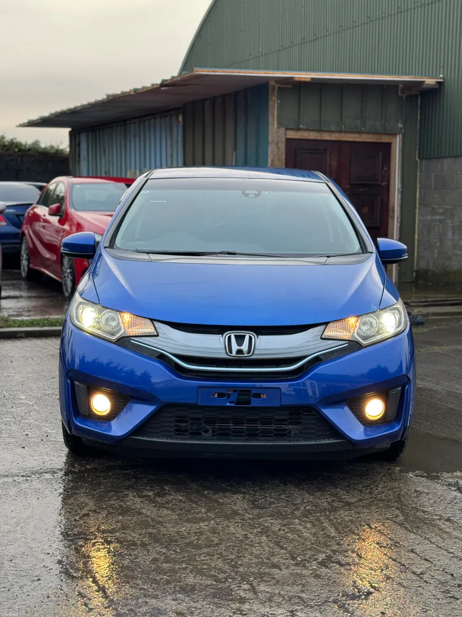 Honda Fit 1.5 Hybrid Auto 45000 KM 2 Keys - Image 3