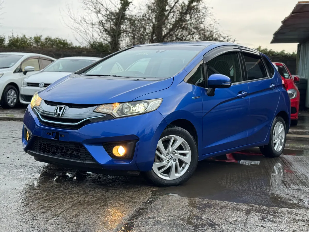 Honda Fit 1.5 Hybrid Auto 45000kms - Image 2