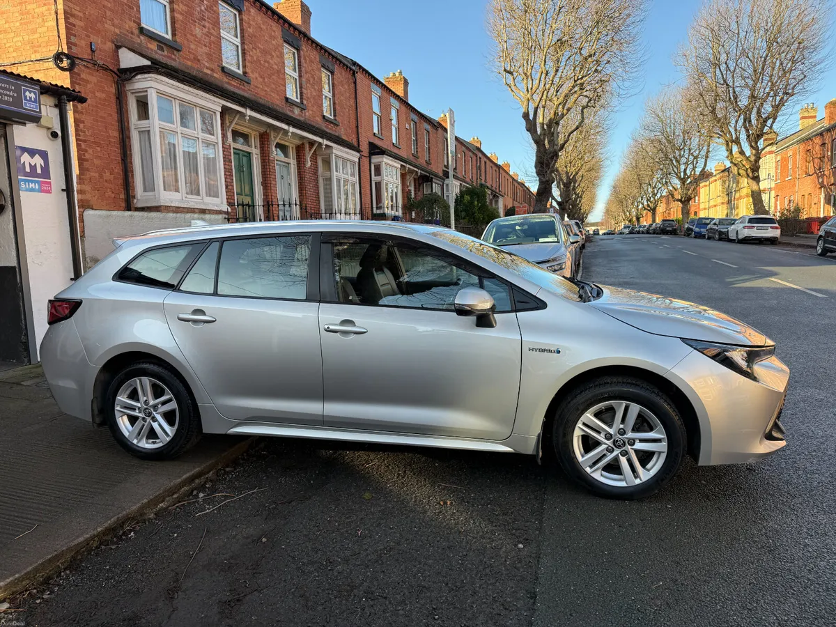 2022 Toyota Corolla, Hybrid Luna, FSH, New Nct, - Image 4