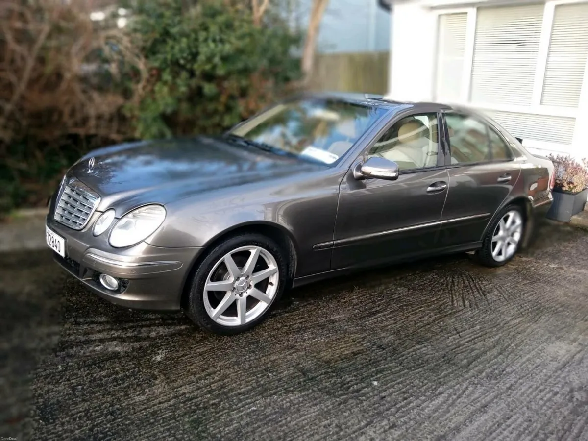 Mint  E200 auto 1.8 petrol   (2999 EURO) - Image 2