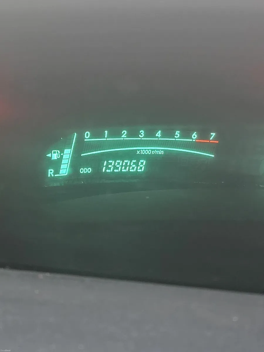 Toyota Yaris 2010 - Image 2