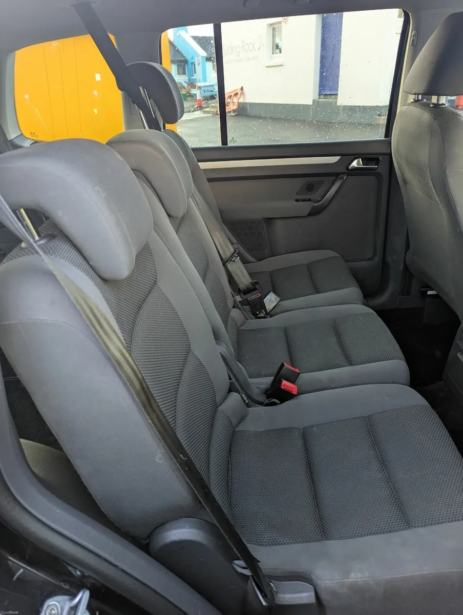 Volkswagen Touran 2012 - Image 2