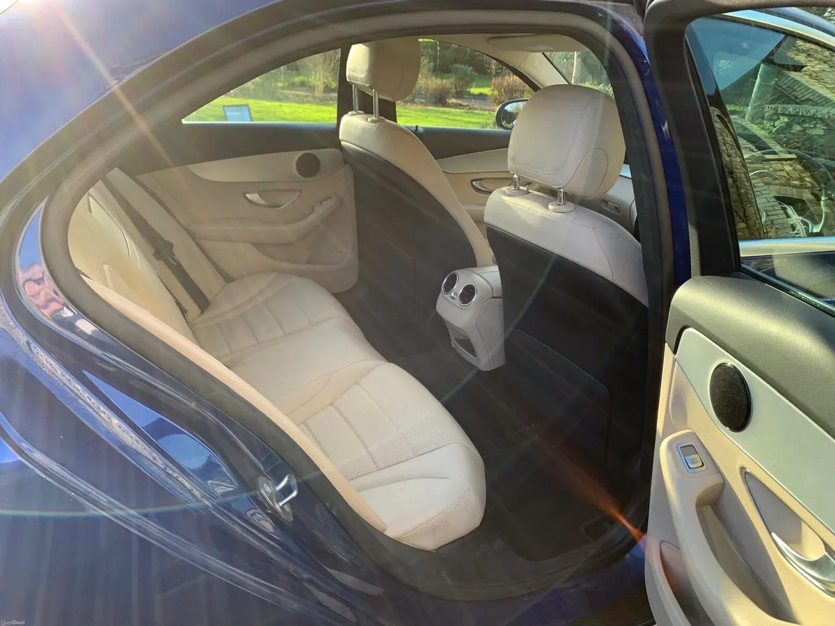 Mercedes-Benz C-Class 2019 - Image 4