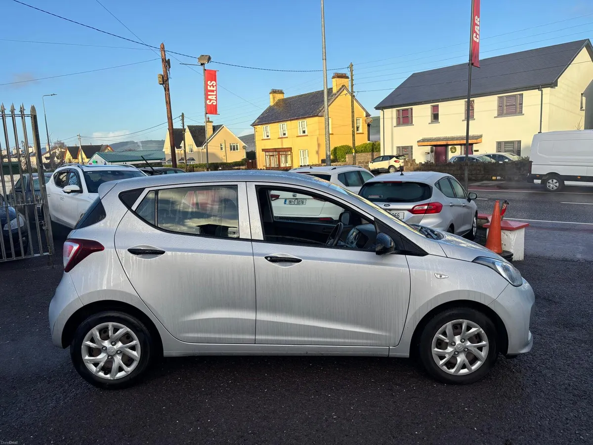 Hyundai i10   2019  PETROL  1.0  FINANCE  ARRANGED - Image 3