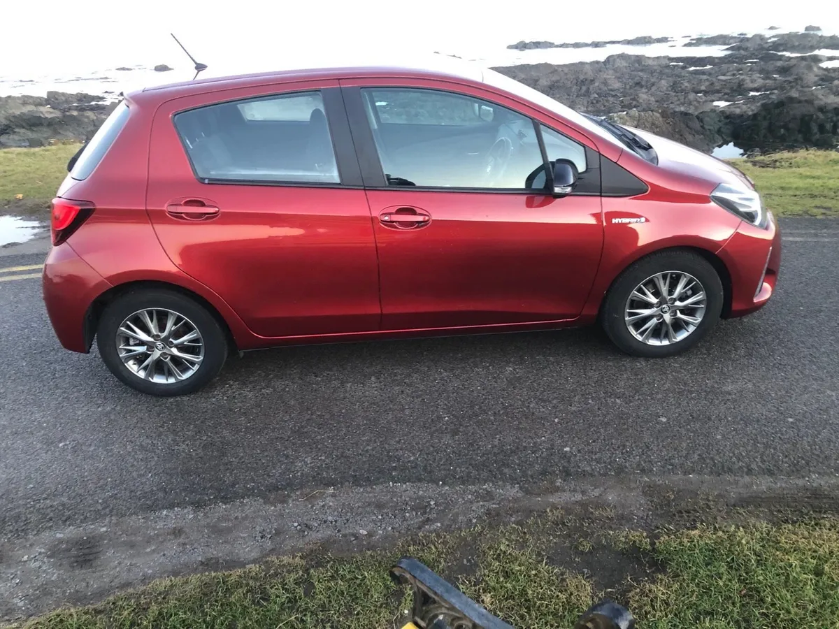 2015 toyota yaris hibrid automatic - Image 4