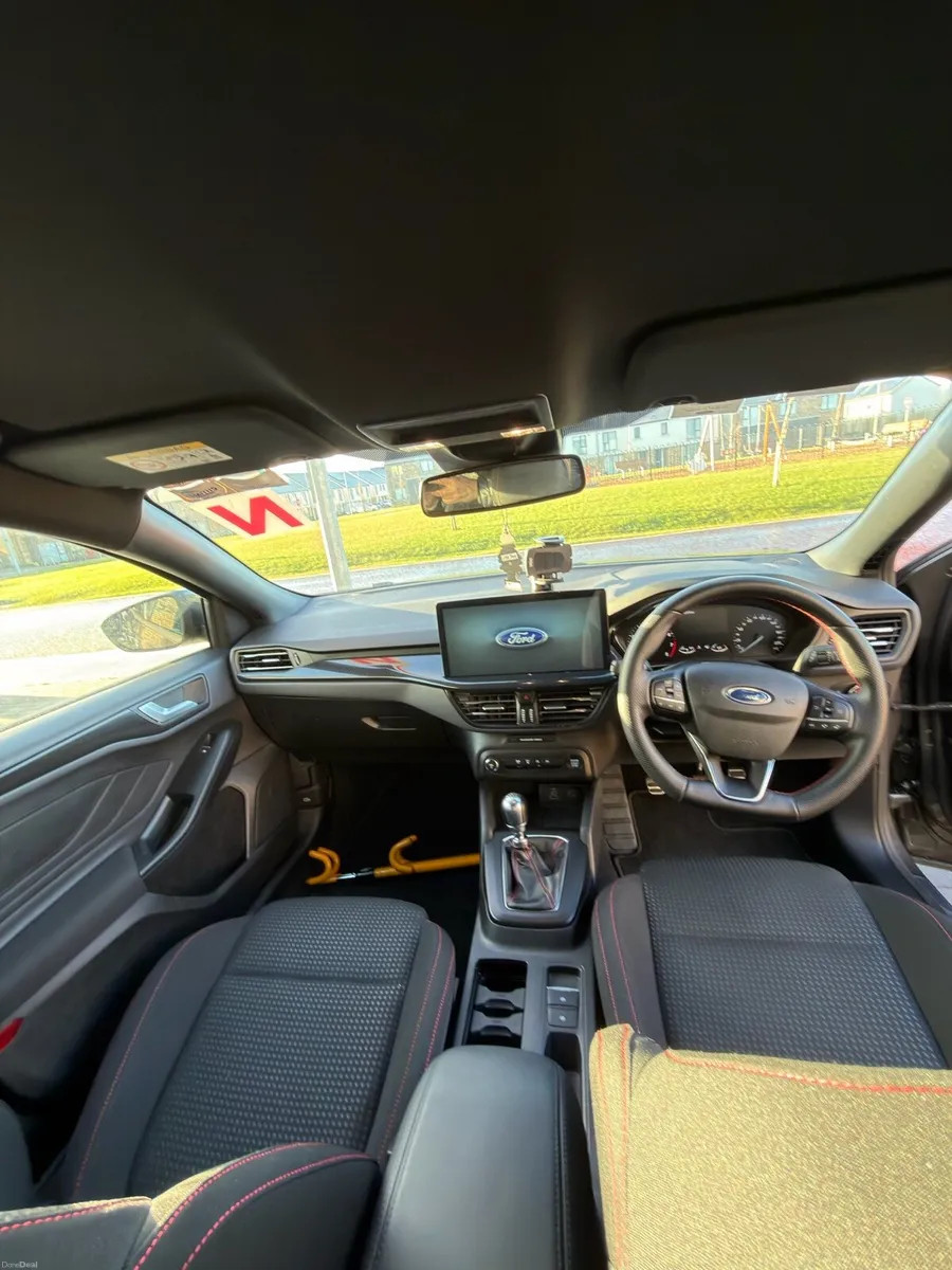 Ford Focus 2024 ST Line - Image 3