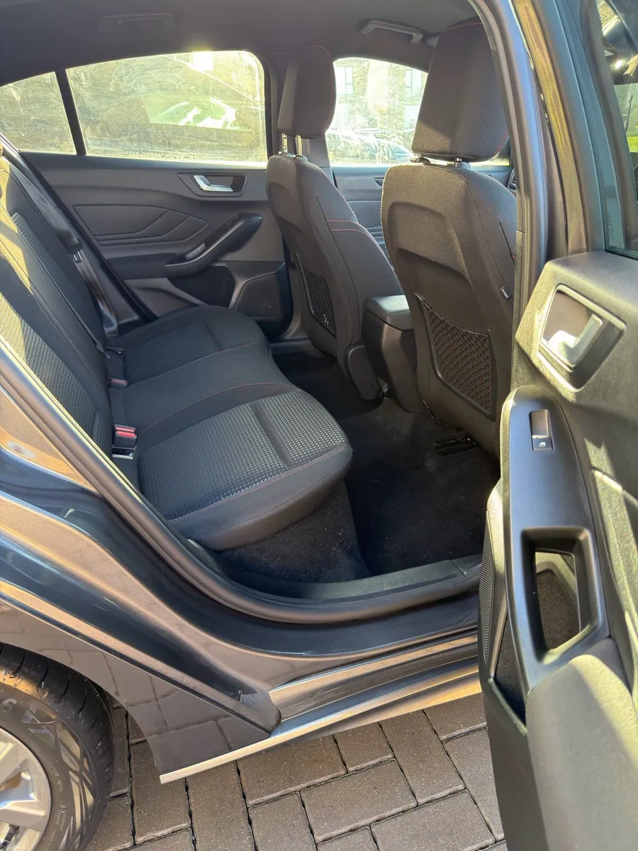 Ford Focus 2024 ST Line - Image 4