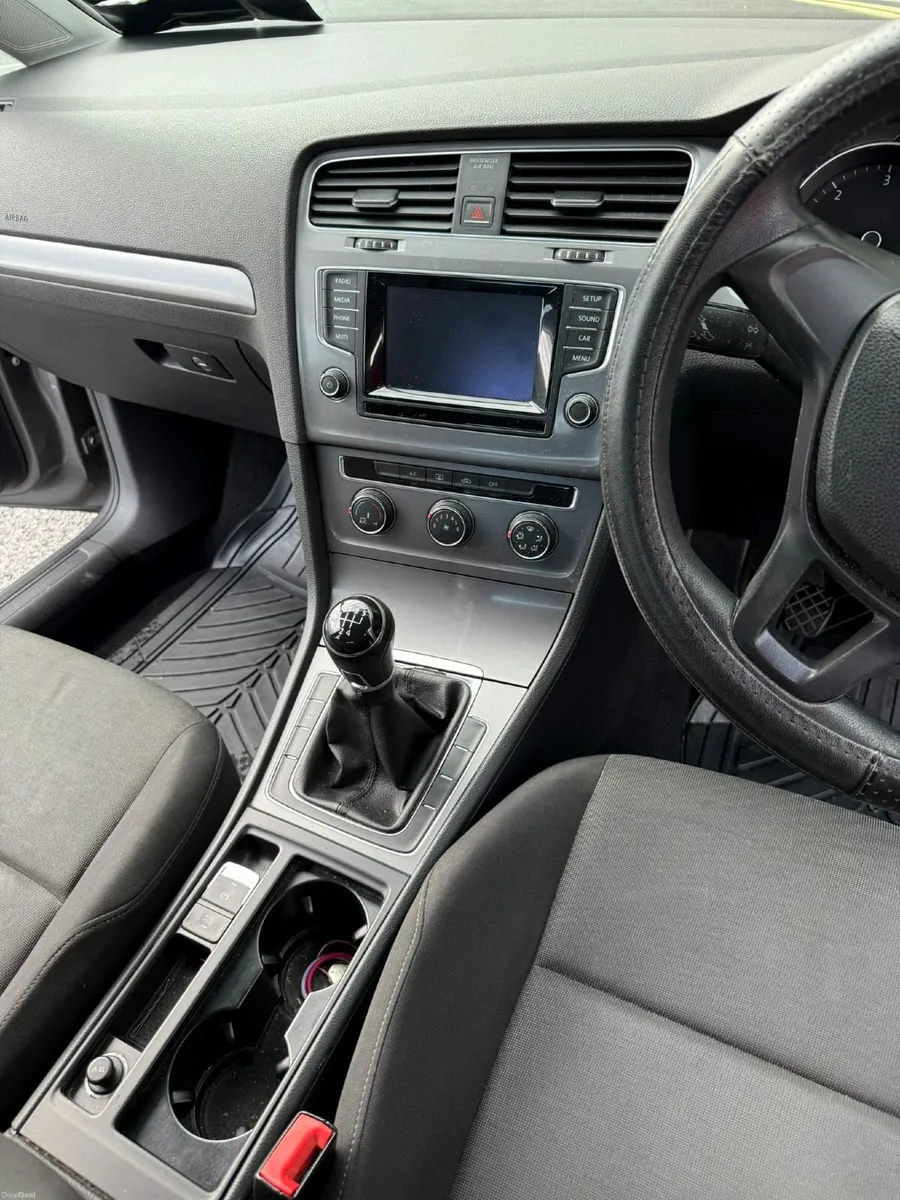 Volkswagen Golf 2013 - Image 2