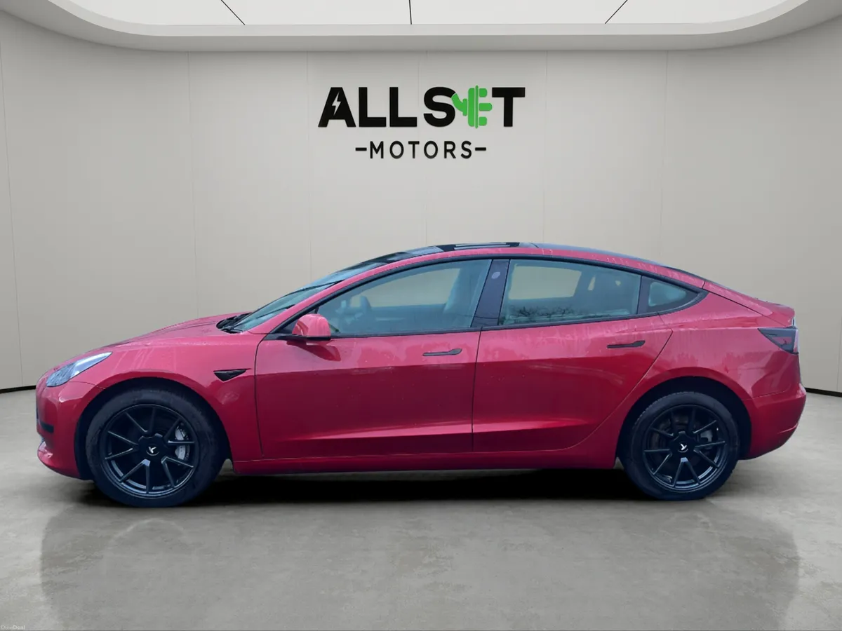 Tesla Model 3 2022  Standard Range + - Image 4
