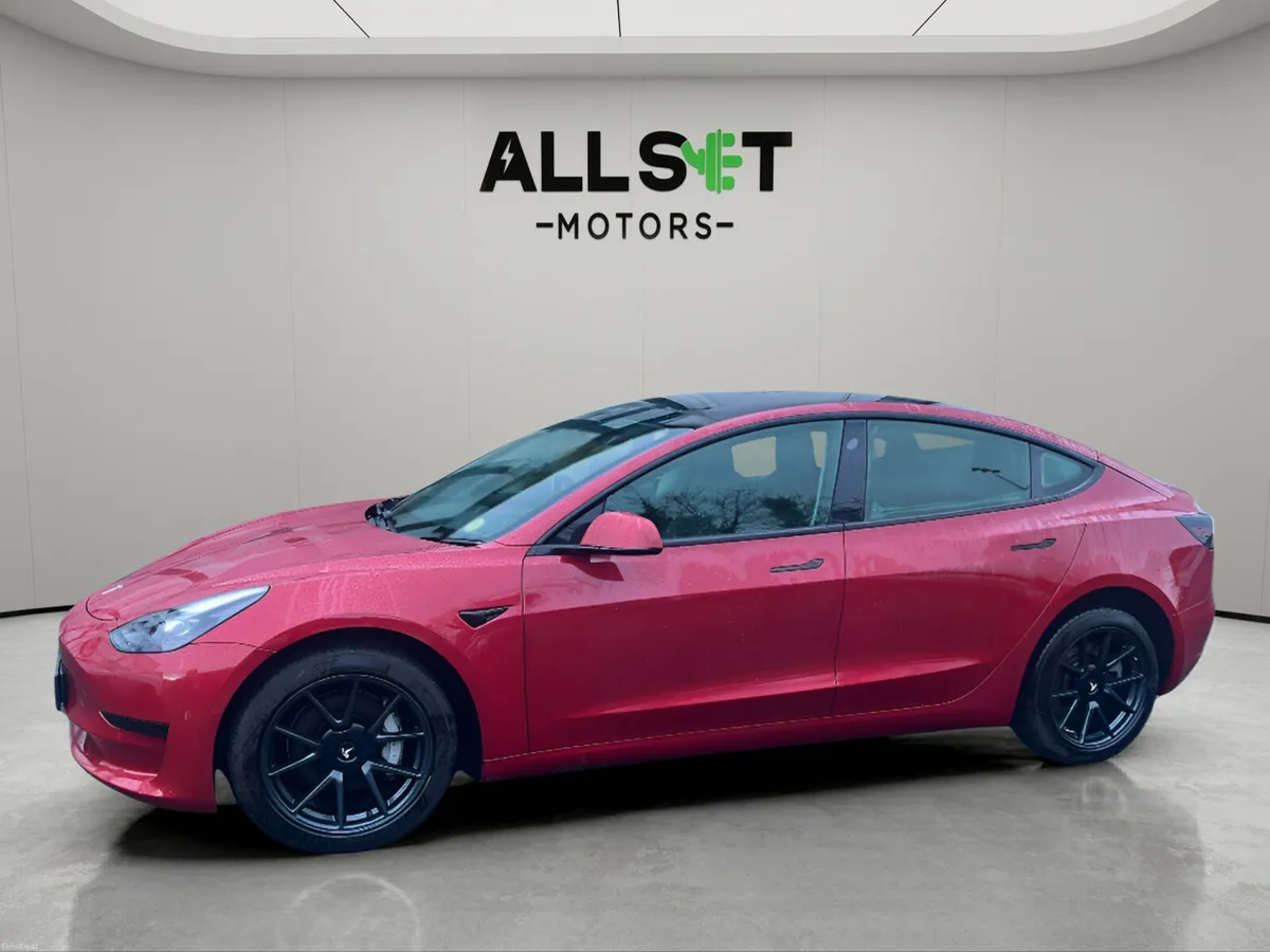 Tesla Model 3 2022  Standard Range + - Image 3