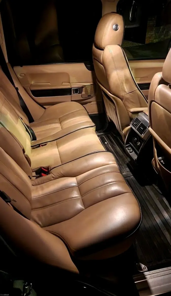 Rangerover Vogue 4.4TDV8 HUGE HISTORY - Image 3