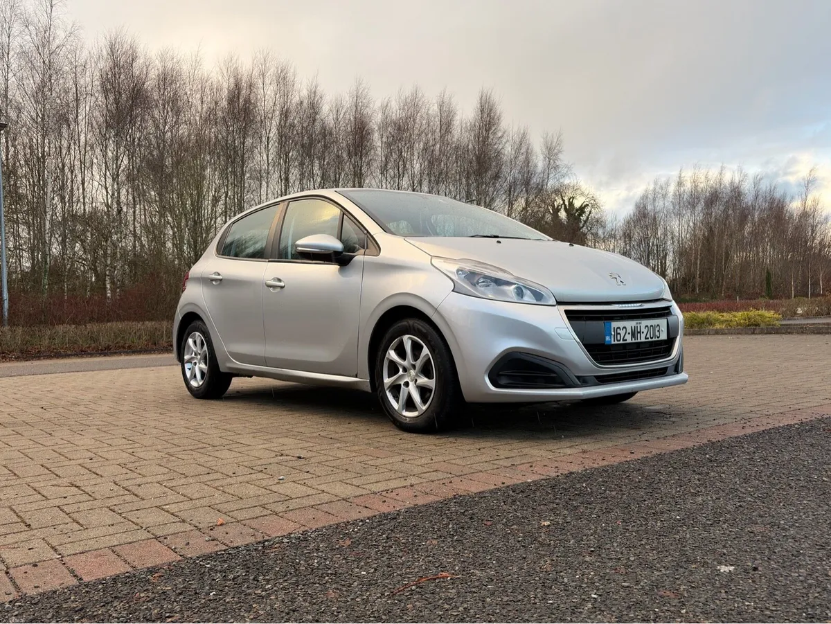 Peugeot 208 - Image 1