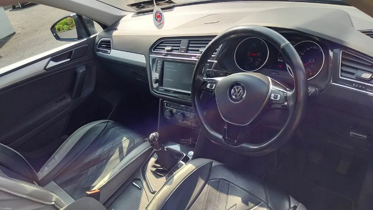 Volkswagen Tiguan 2017 - Image 2