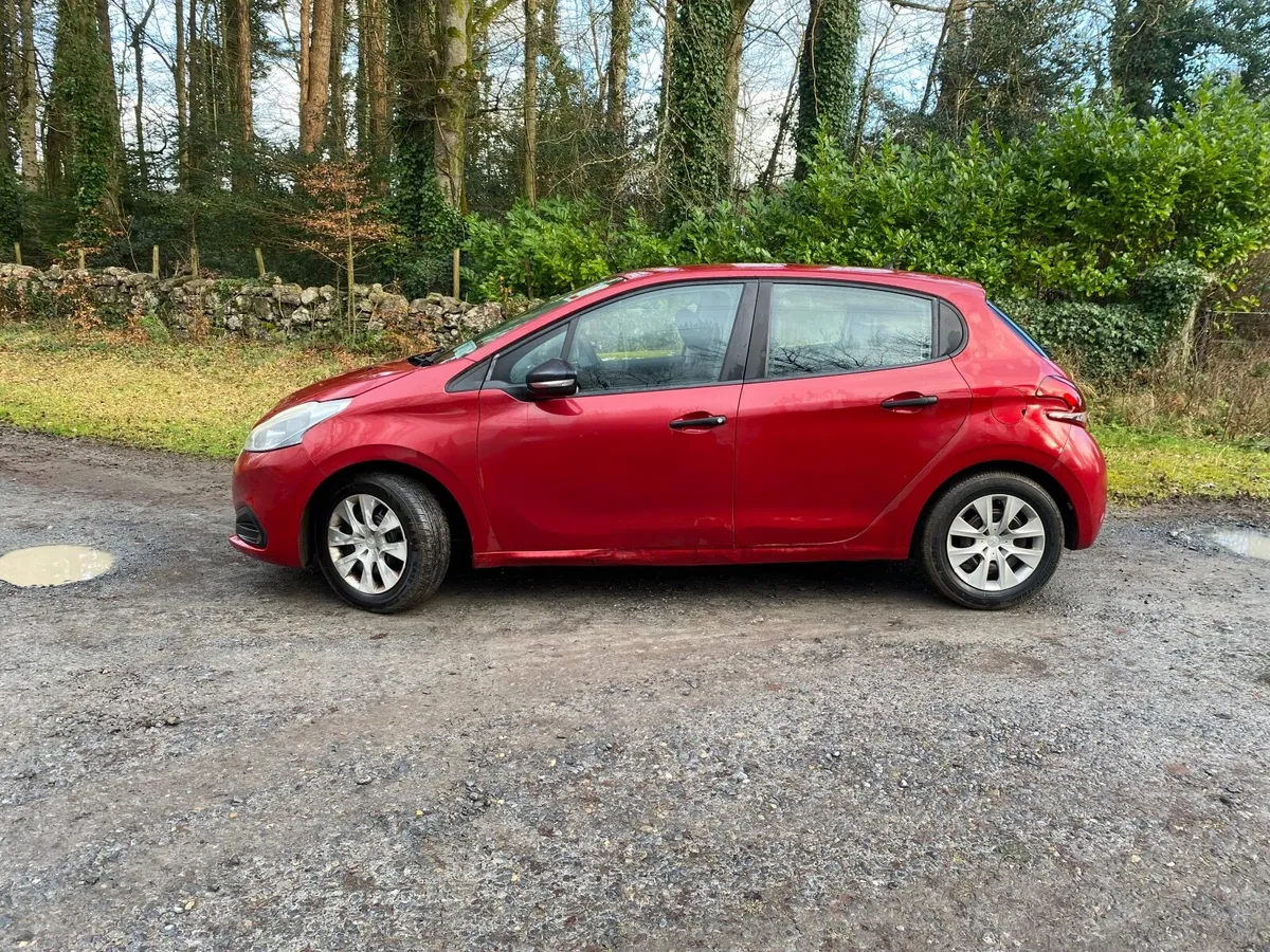 Peugeot 208 1.2 - Image 4