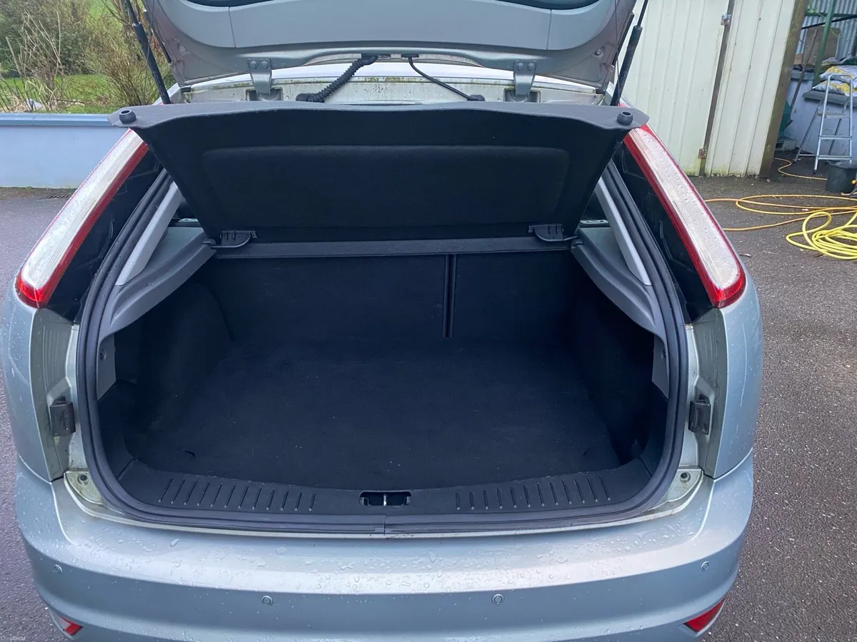 Ford Focus 2010 Gold - Image 4