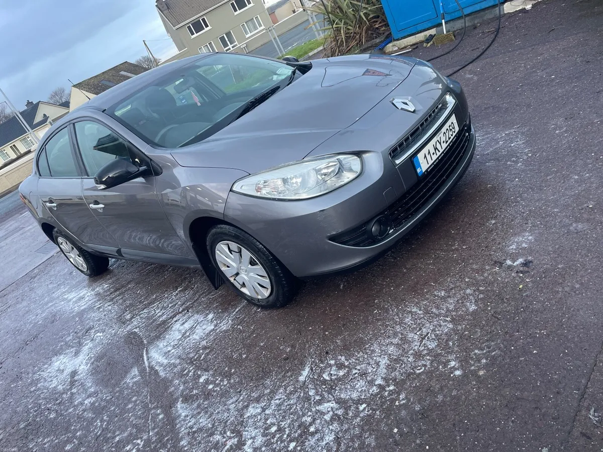 Renault Fluence 2011 - Image 2