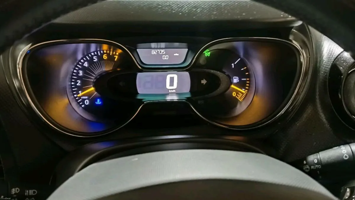 Renault Captur low millage - Image 4