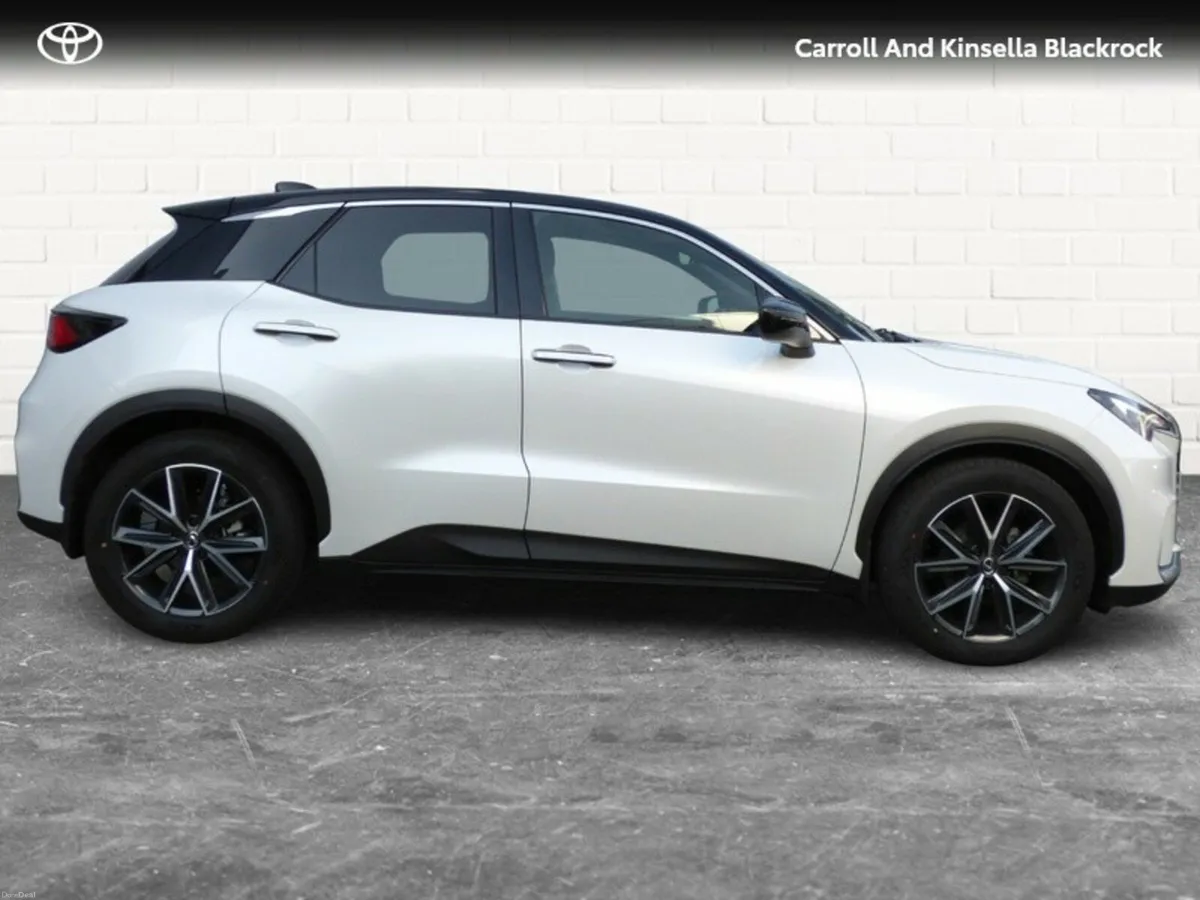 Lexus LBX Hybrid Emotion - Image 3