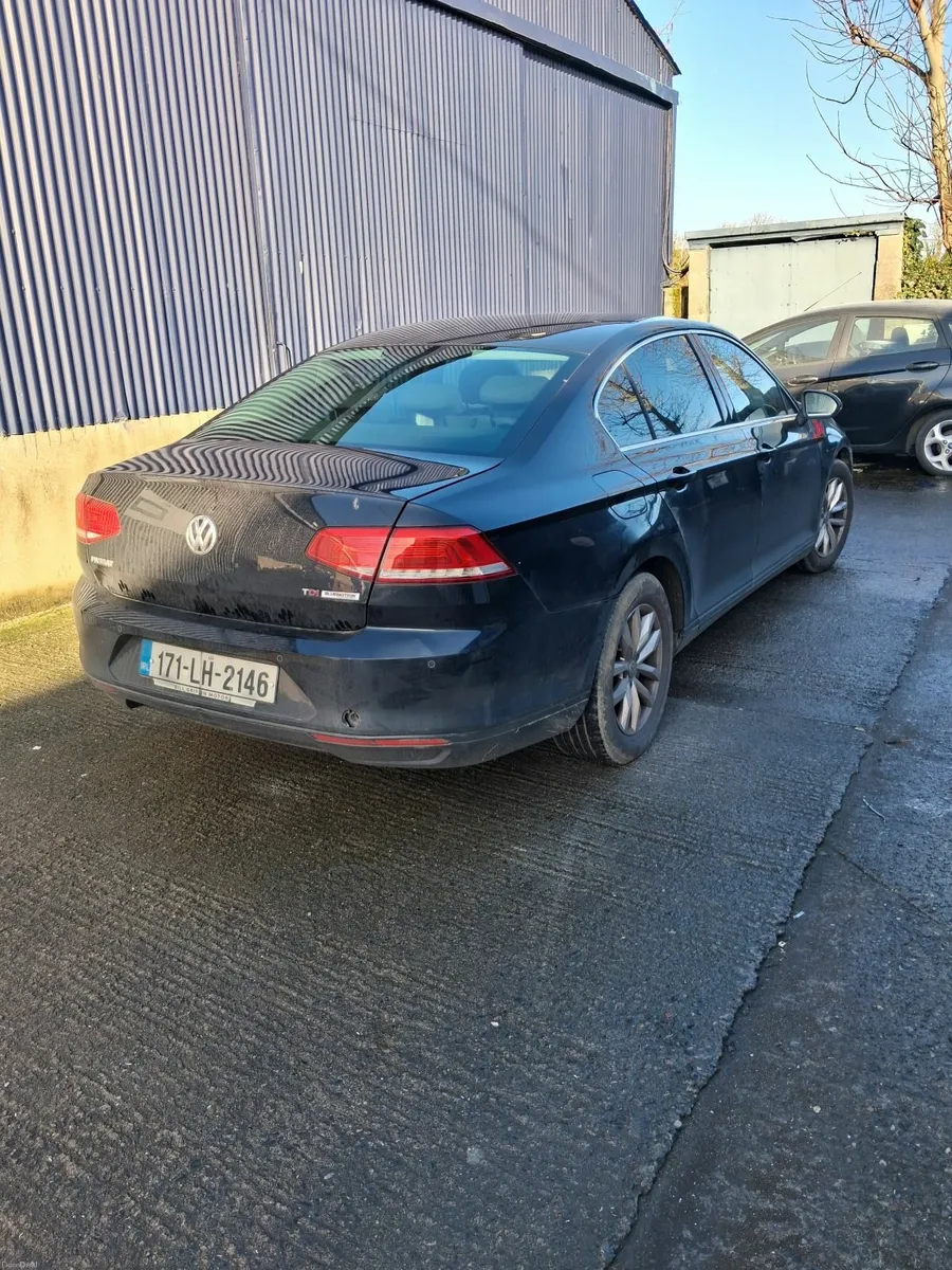 Volkswagen Passat 2017 - Image 2