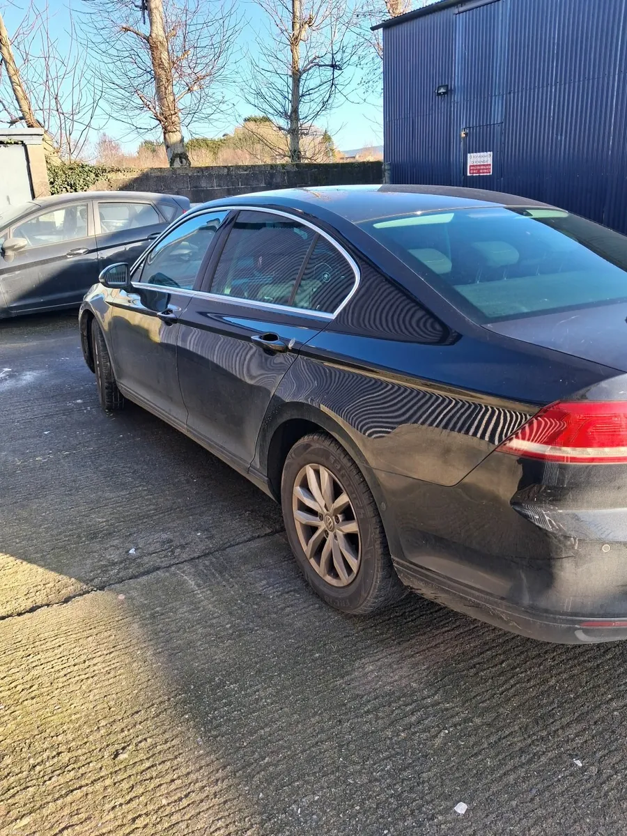 Volkswagen Passat 2017 - Image 3