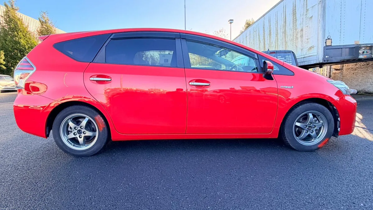 Toyota Prius Alpha 2016 7 seater - Image 3