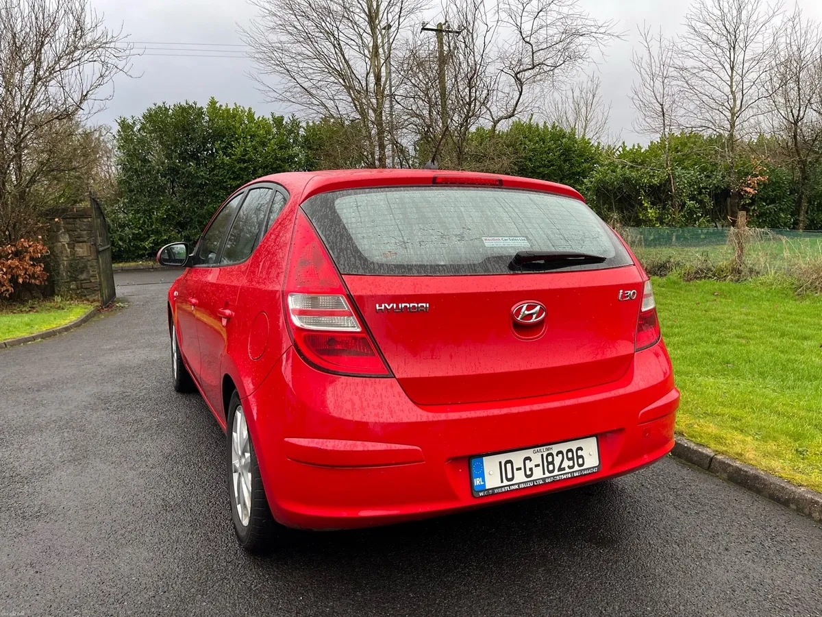 2L Hyundai i30 - Image 2