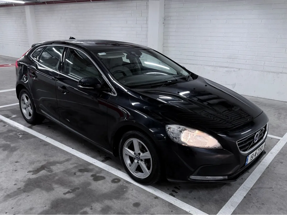 2015 Volvo V40 Automatic - Image 1