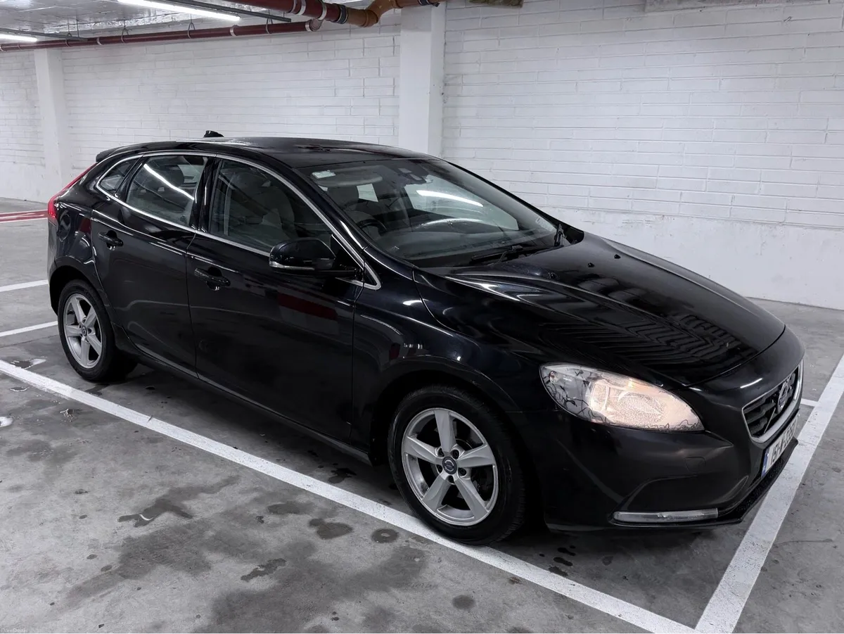 2015 Volvo V40 Automatic - Image 3