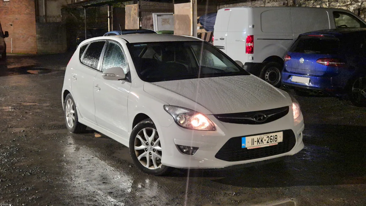 Hyundai i30 Comfort 1.6CRDi 128HP - Fully Serviced - Image 1