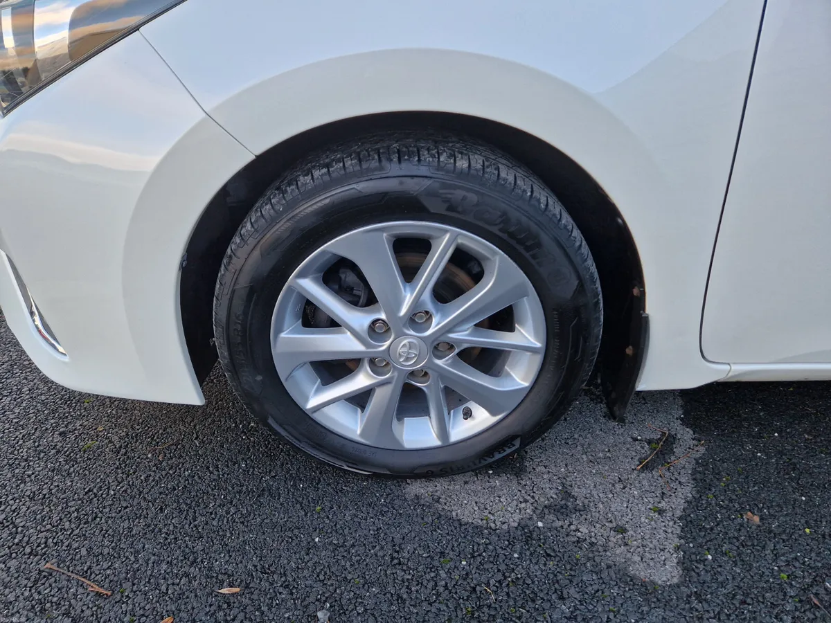 15 TOYOTA COROLLA 1.4 DIESEL...NCT 2,/27 - Image 4