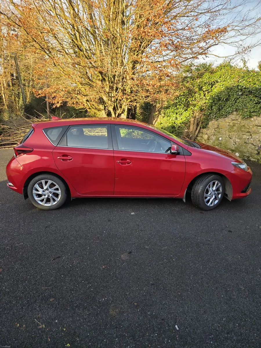 Toyota Auris 2016 - Image 2