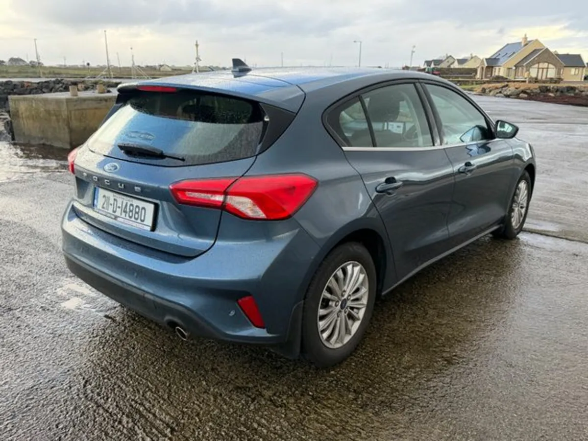 Ford Focus Titanium Edition 1.0T125 A8 4D - Image 4