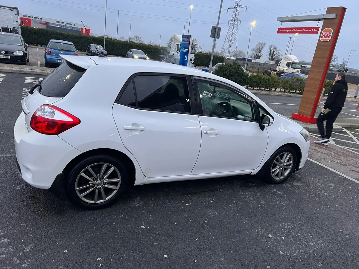 Toyota Auris 2011 - Image 3