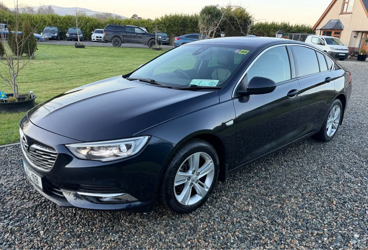 Opel Insignia - Image 1