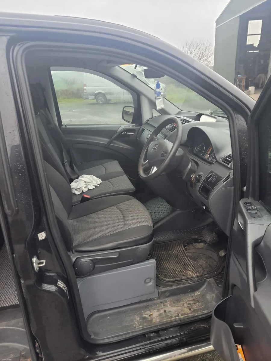 Mercedes Vito 9 seater mini bus - Image 4