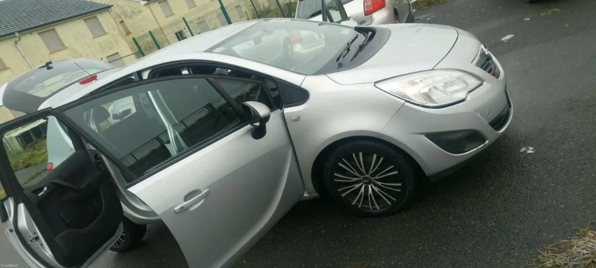 Automatic 2013 opel Meriva  nctd - Image 2