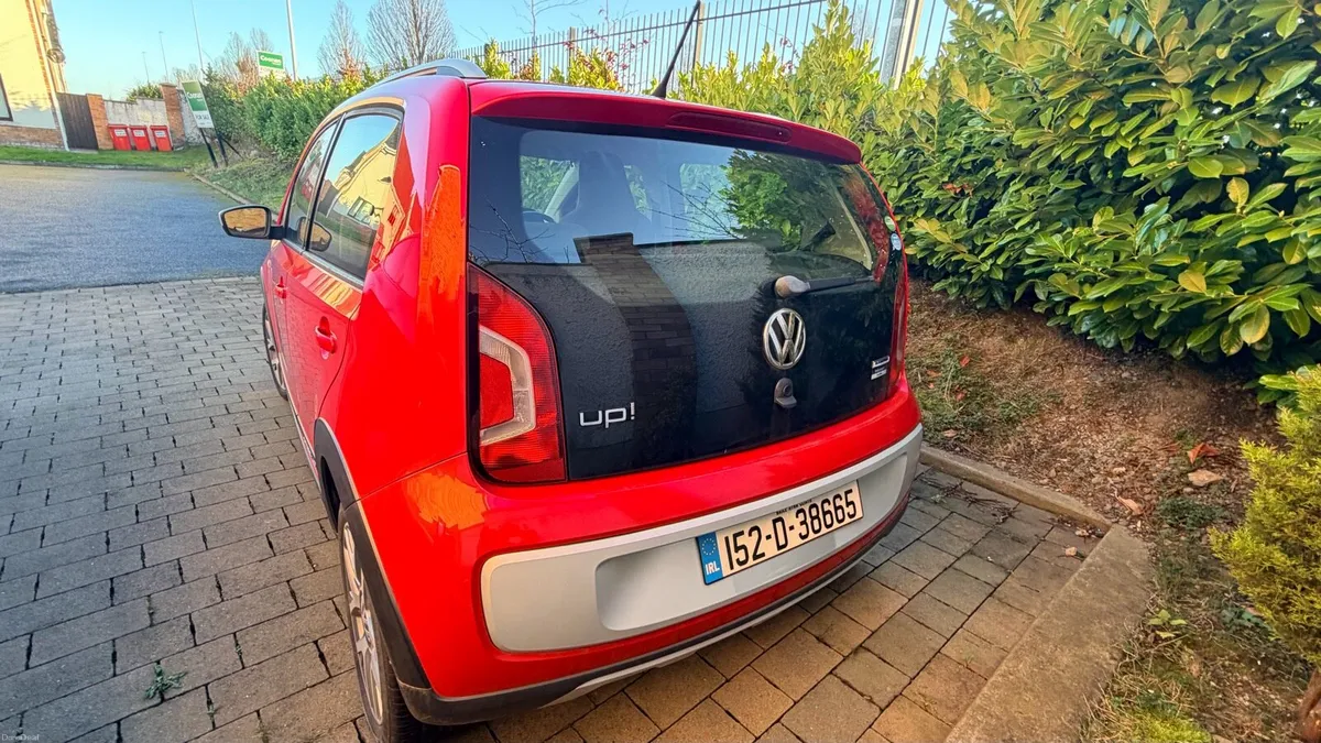 2015 Volkswagen Cross Up - Automatic - Image 2